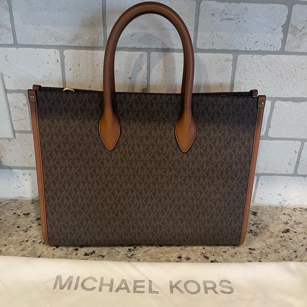 POST HOLIDAY SALE! 🔥MICHAEL KORS MIRELLA TOTE! - Picture 4 of 10
